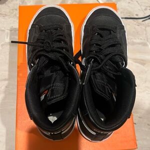 Boys Size 5.5 Nike Blazers